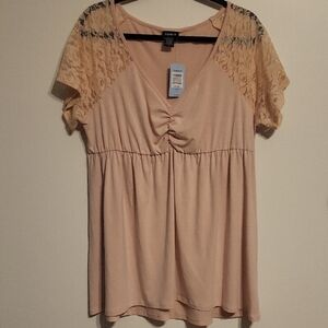 64. Torrid NWT 2x Pink  Lace Sleeve Top